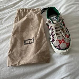 Men Gucci sneakers. Never used